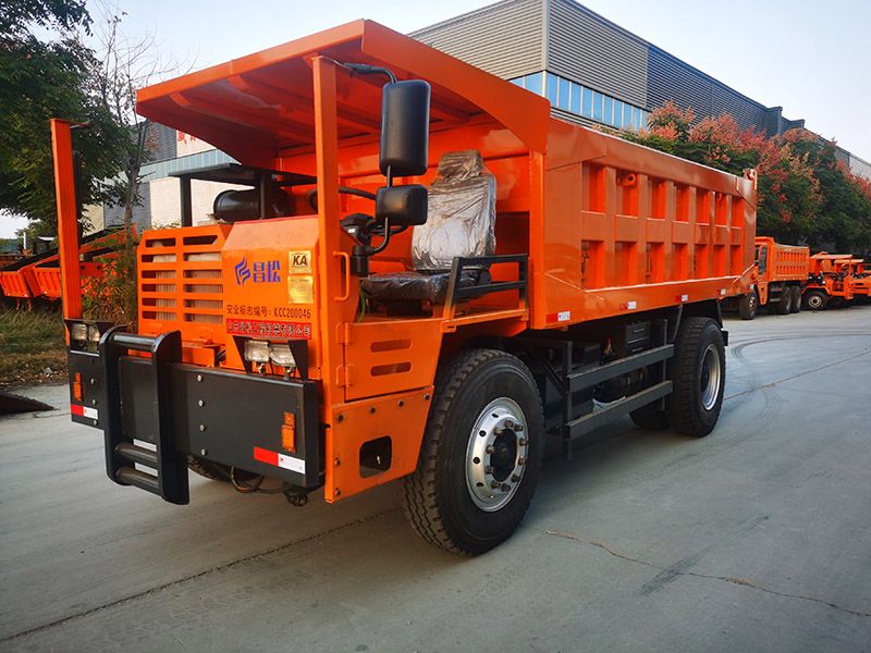 12噸四驅礦用運輸車